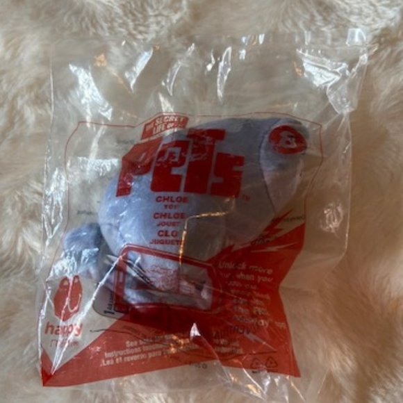 2/$30 McDonalds Secret Life of Pets Chloe Cat No 8 NIP - Picture 1 of 5